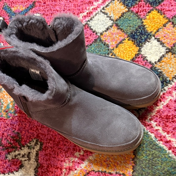 UGG Classic Zip Mini Shade Boots size 12 like new! - Picture 6 of 8